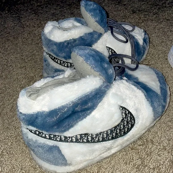 Jordan | Shoes | Comfy Jordandior Slippers Great For Indoor  display picture 3